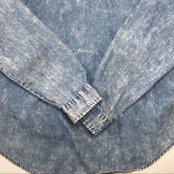HIPPIE LAUNDRY Acid Wash Lightweight Denim Button Shirt - Picture 8 of 11